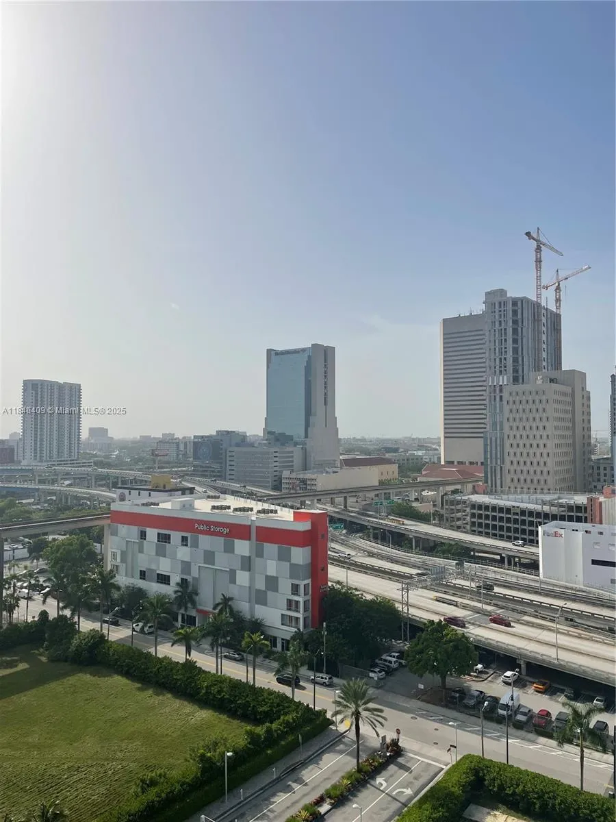 Miami, Florida 33130, United States, 1 Bedroom Bedrooms, ,1 BathroomBathrooms,Residential,Active,182031