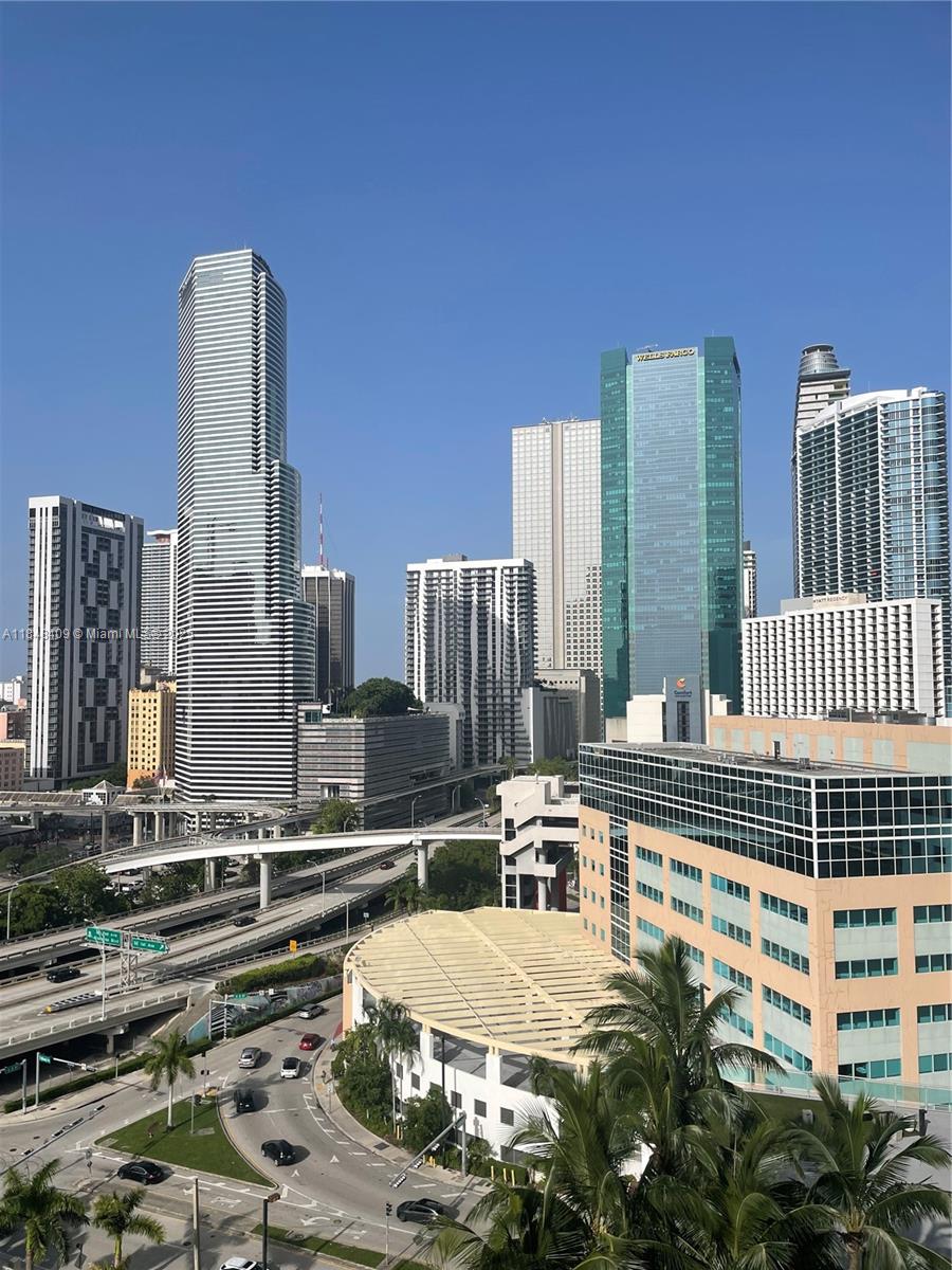Beautiful 1 bedroom 1 bath executive residence with spectacular view of Downtown Miami Skyline, Miami River & Biscayne Bay. Wind Condominium is located within a gated and secure enclave with services and amenities galore which include: 24 hour concierge service, state of the art fitness center, steam, sauna and massage rooms, infinity edge pool, a spectacular 2 level event and party lounge overlooking Downtown Brickell & Miami River, racquetball court, theatre, meditation and gaming lounge, children's room, valet parking, business center with conference area, all within walking distance from Brickell shops, restaurants, MetroMover.