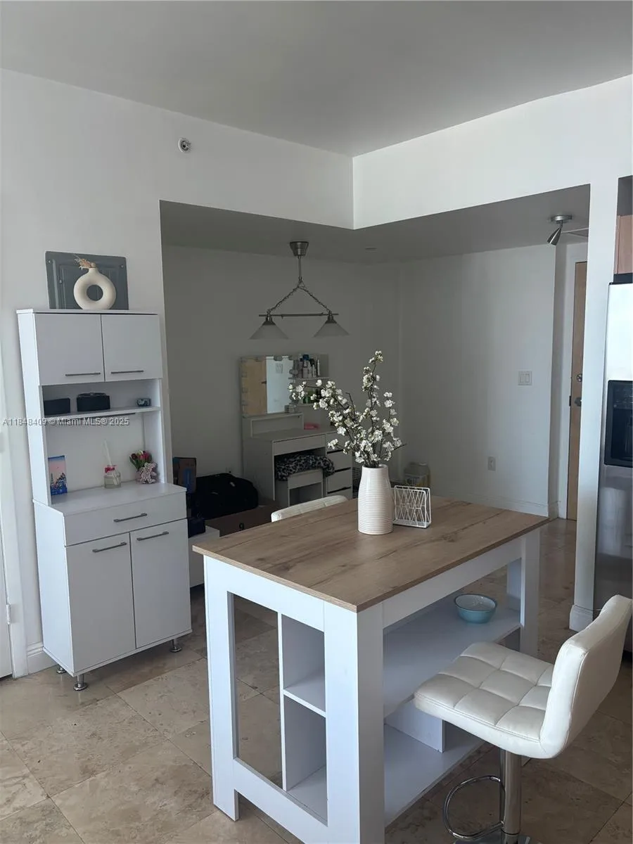 Miami, Florida 33130, United States, 1 Bedroom Bedrooms, ,1 BathroomBathrooms,Residential,Active,182031