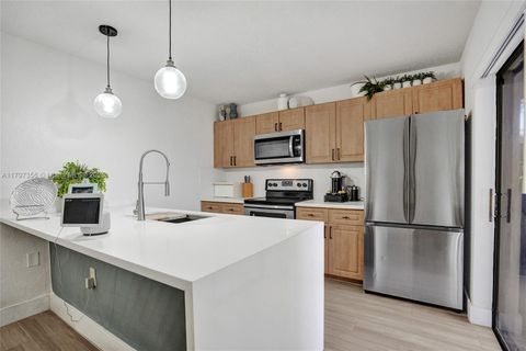 9136A SW 20th Pl Davie FL 33324