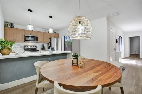9136A SW 20th Pl Davie FL 33324