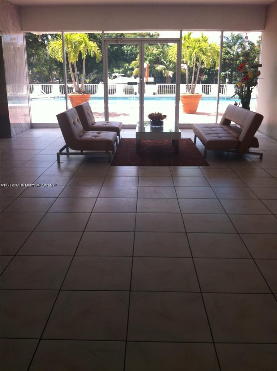 401 Golden Isles Dr 810