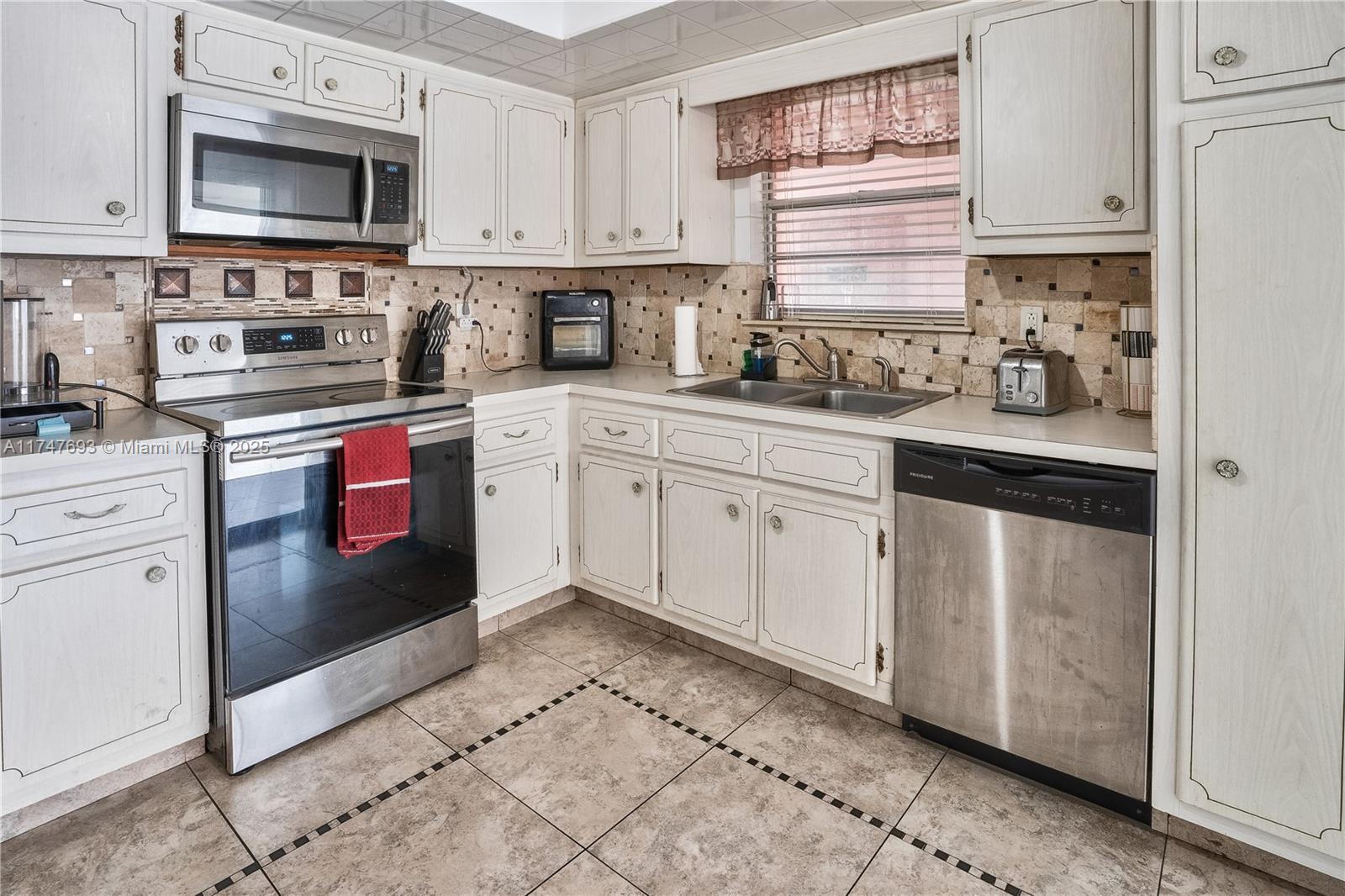 ELDORADO PLAZA WEST CONDO - Residential