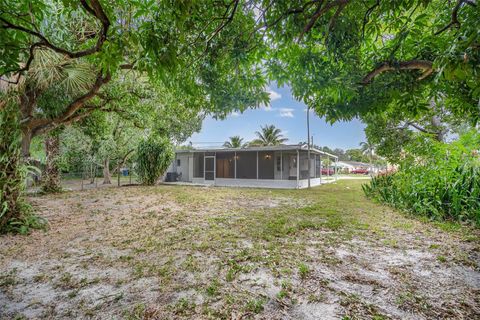 A home in Lauderdale Lakes