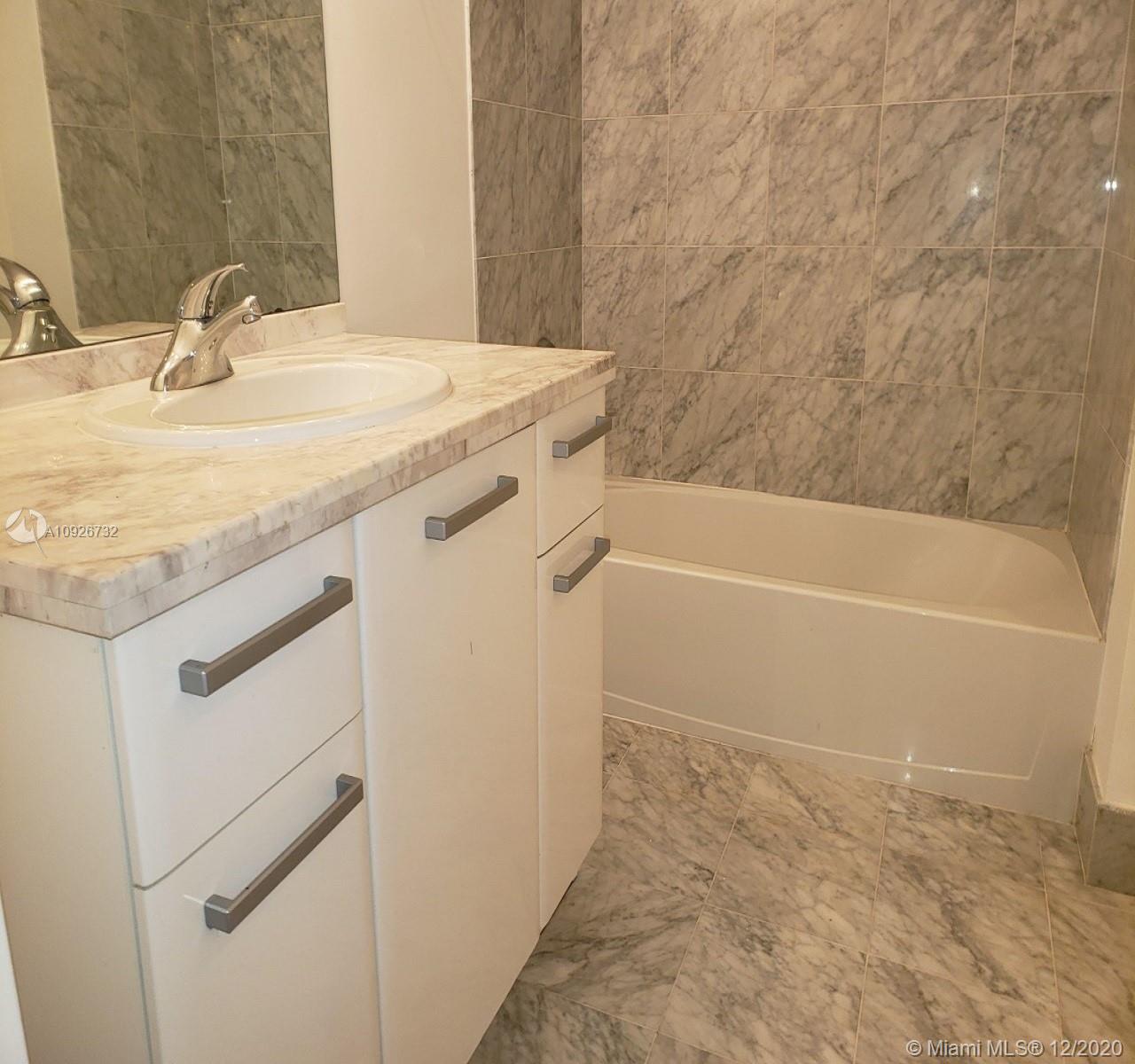 VIZCAYNE - Residential Lease