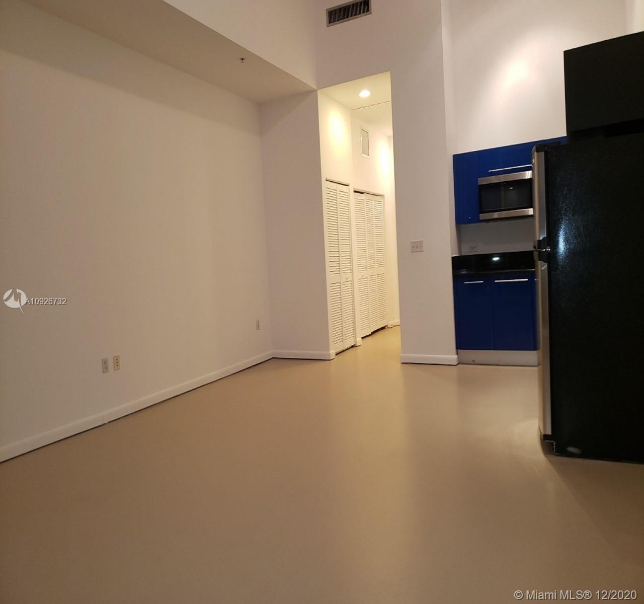 VIZCAYNE - Residential Lease