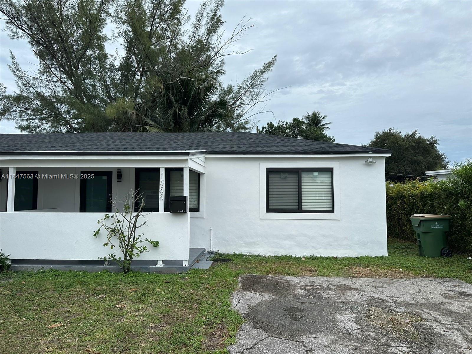 Welcome to your new home at 1466 NE 135 ST, NORTH MIAMI! This cozy 2 bed, 1 bath unit is perfect for small families or roommates. Enjoy modern amenities like a refrigerator, microwave, and central A/C. Pets allowed. Smoking outside only. Don't miss out on this gem. Contact Yohan