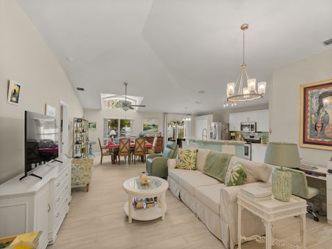 1007 E 13th Square, Vero Beach, FL 32960