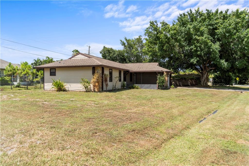 Photo of 450 Columbus Street, Sebastian, FL 32958 (MLS # 290565)
