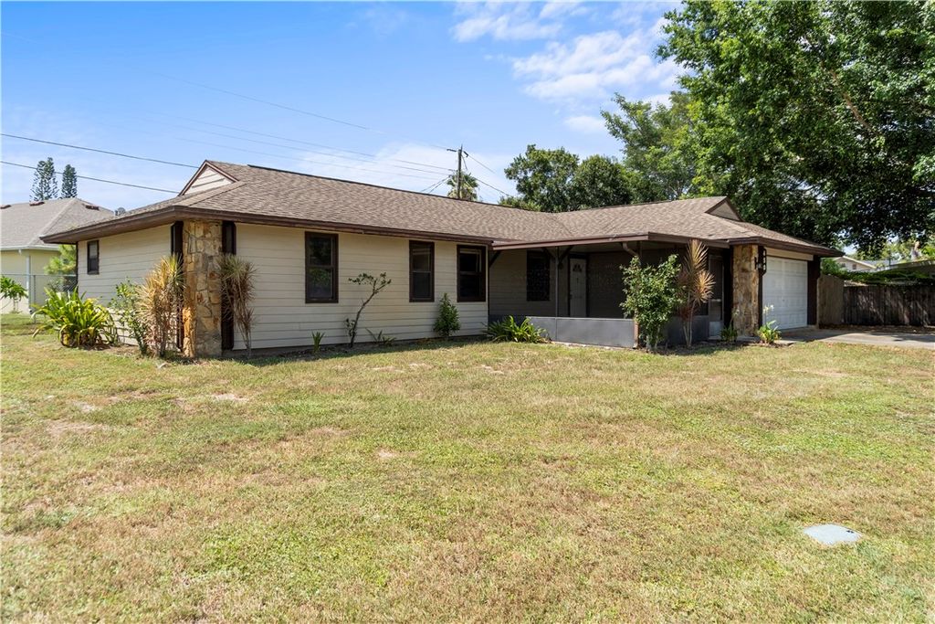 Photo of 450 Columbus Street, Sebastian, FL 32958 (MLS # 290565)
