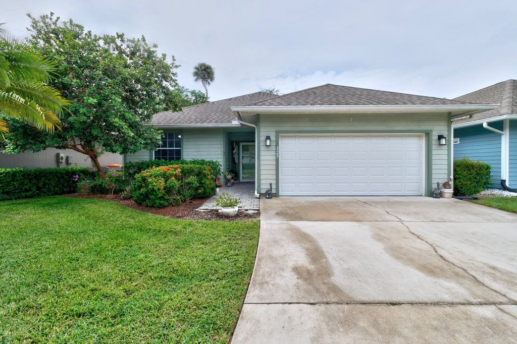 Photo of 325 Hawthorne Lane, Vero Beach, FL 32962 (MLS # 291727)
