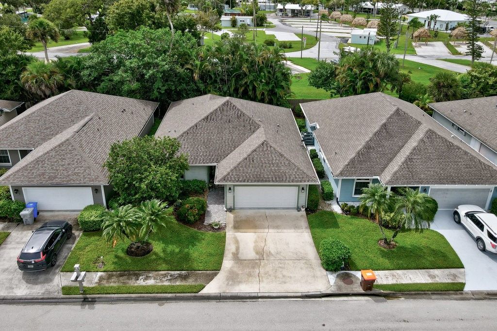 Photo of 325 Hawthorne Lane, Vero Beach, FL 32962 (MLS # 291727)