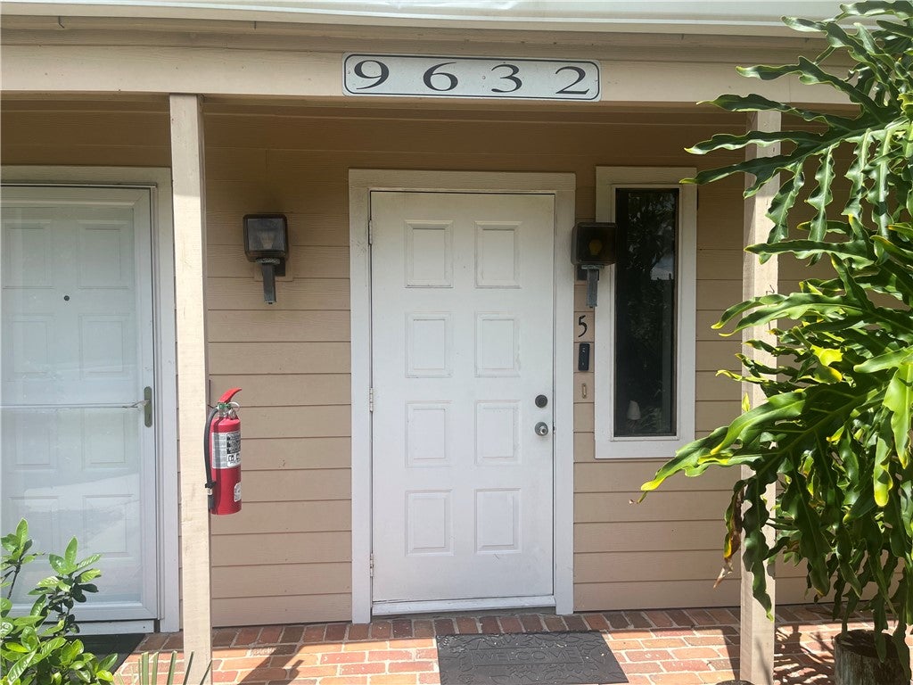 9632 Riverside Drive 5