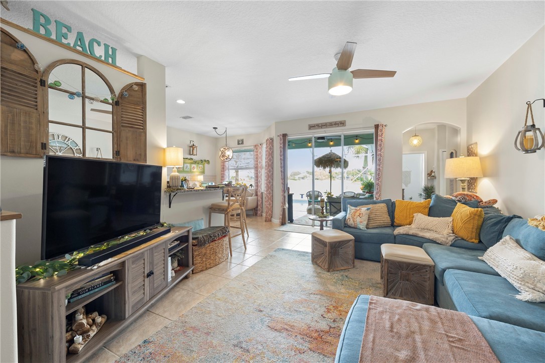 Vero Beach, Florida 32968, United States, 4 Bedrooms Bedrooms, ,3 BathroomsBathrooms,Residential,Pending,16687