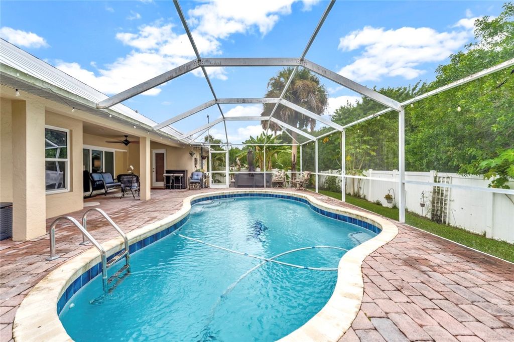 Photo of 430 29th Court SW, Vero Beach, FL 32968 (MLS # 291076)