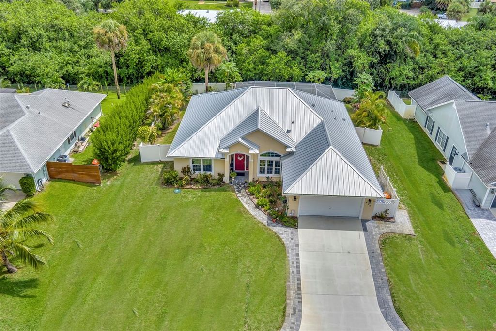 Photo of 430 29th Court SW, Vero Beach, FL 32968 (MLS # 291076)