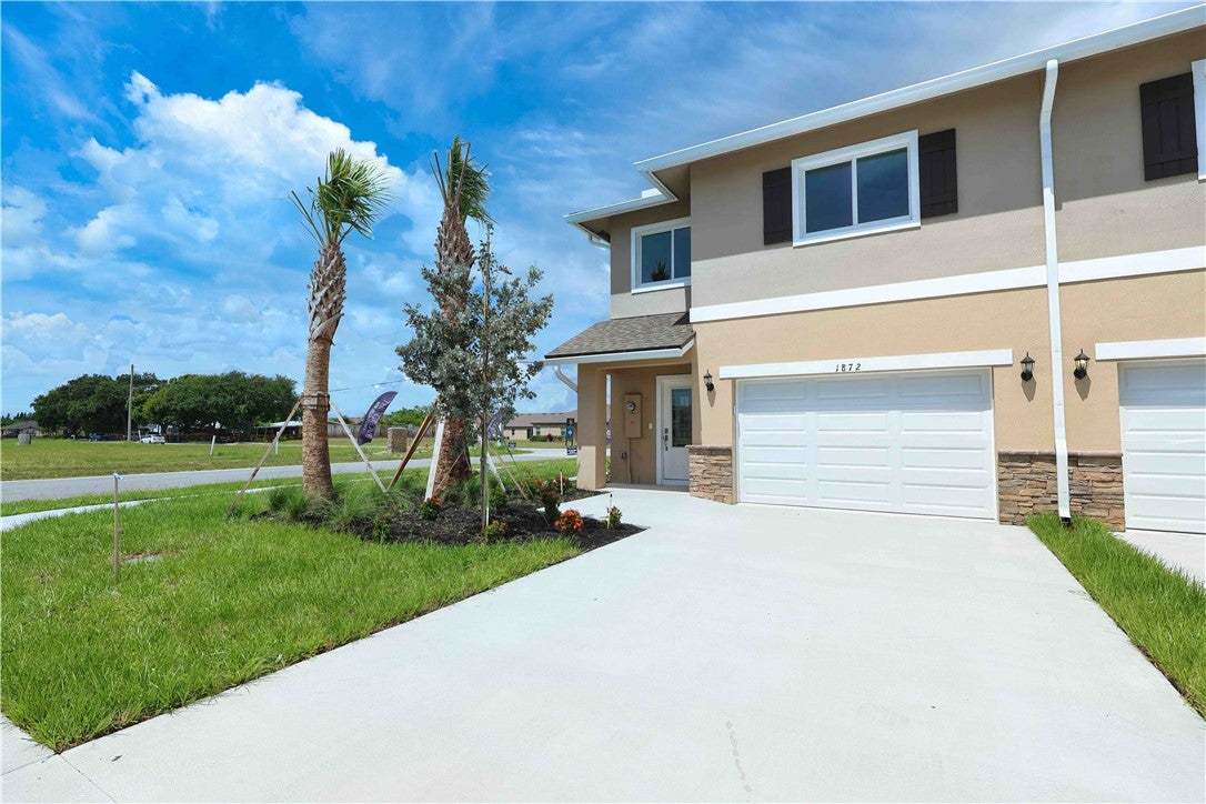 1870 Joyful Circle, Fort Pierce