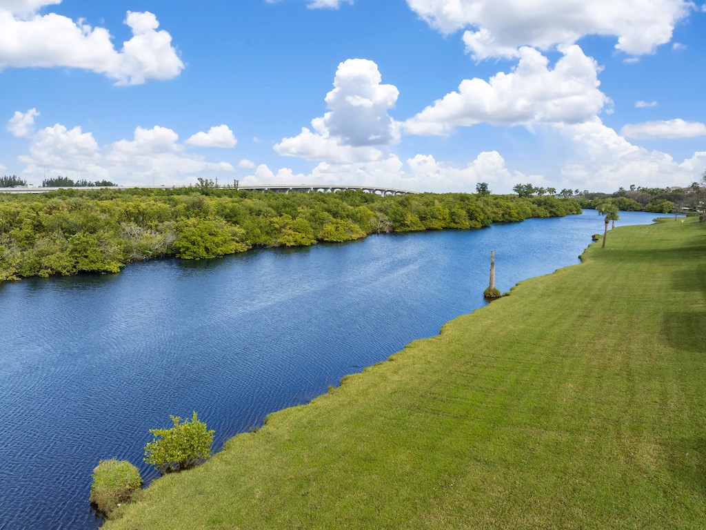2800 Indian River Boulevard N2