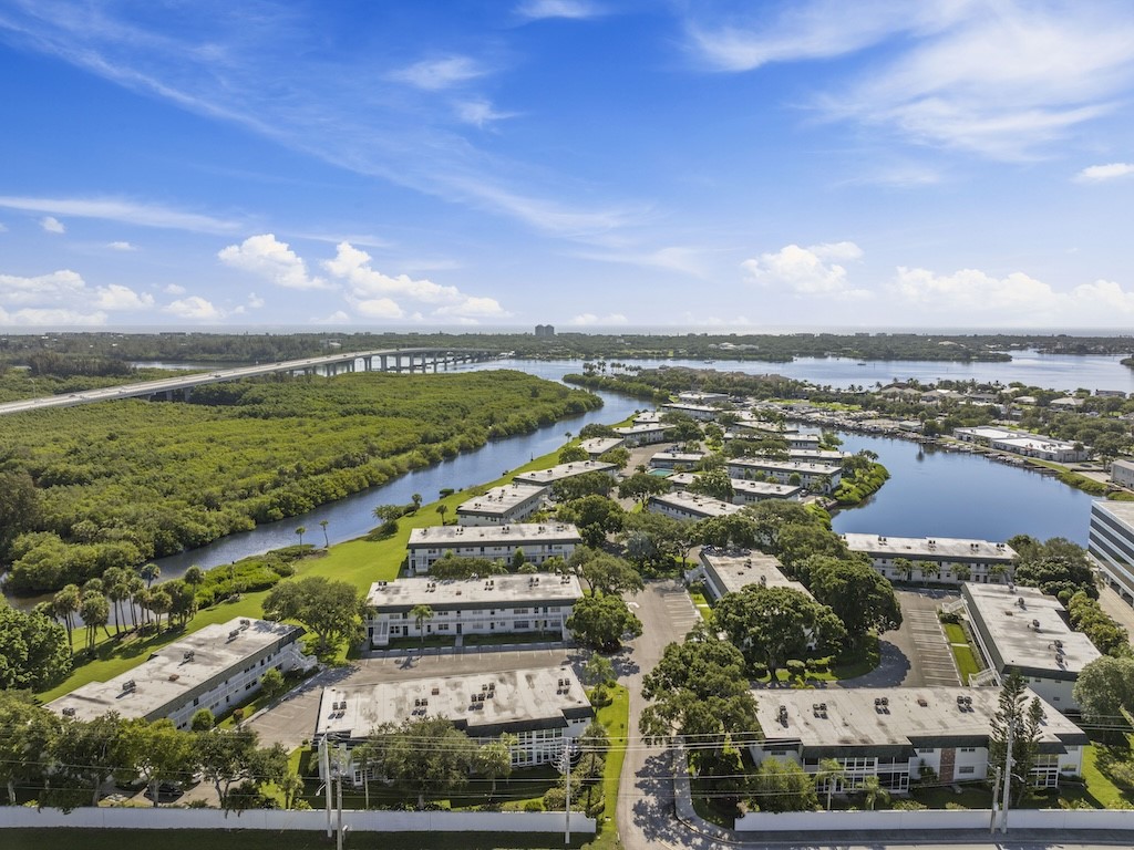 2800 Indian River Boulevard N2