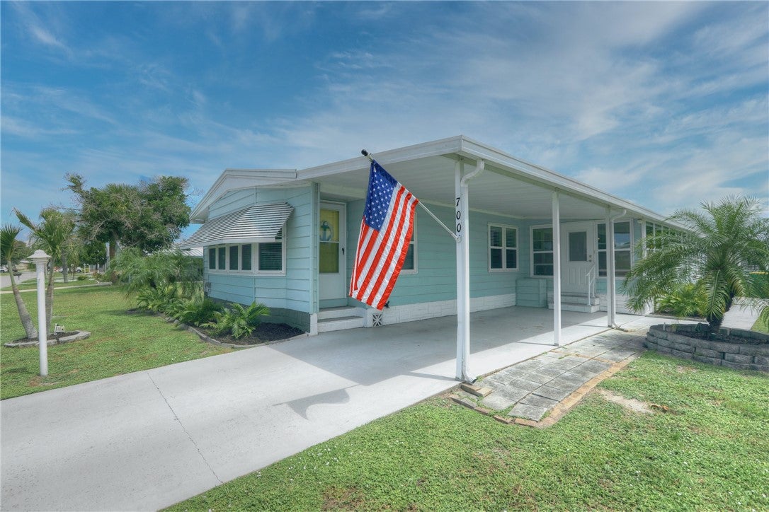 700 Periwinkle Circle