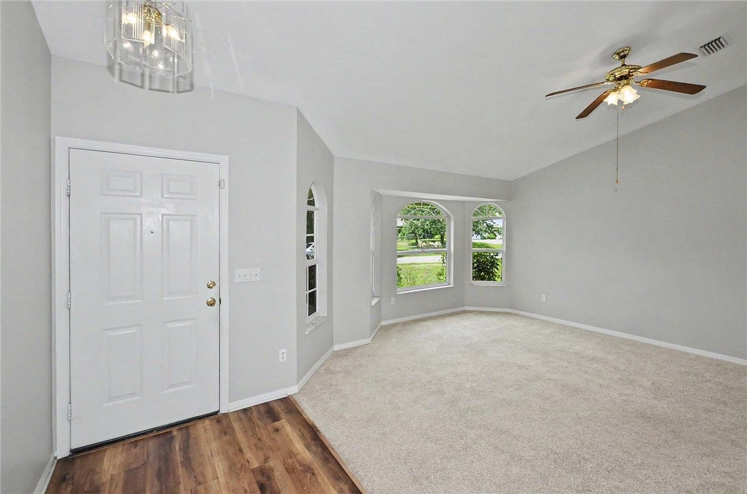 1120 Fairfield Lane