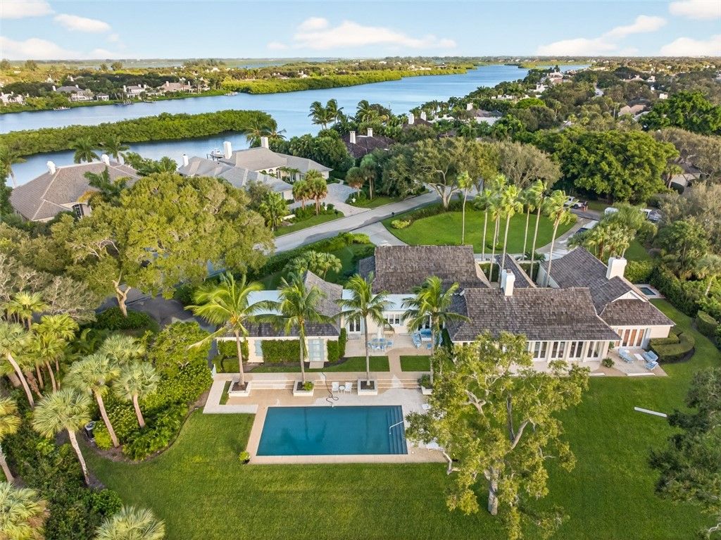 Photo of 260 Island Creek Drive, Vero Beach, FL 32963 (MLS # 291760)