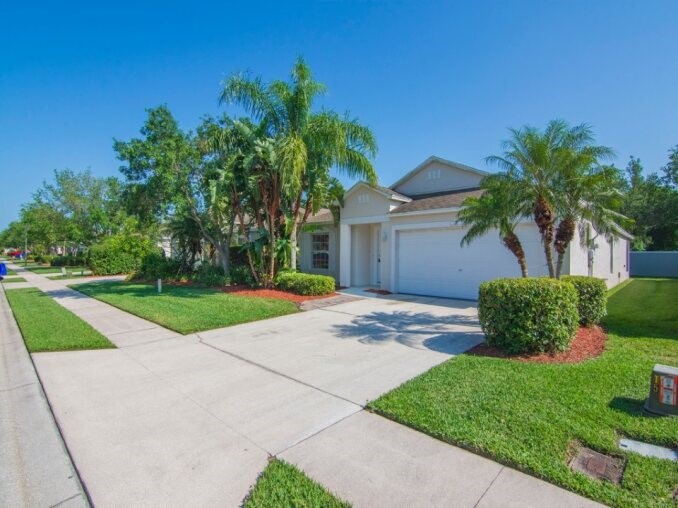 835 Greenleaf Circle