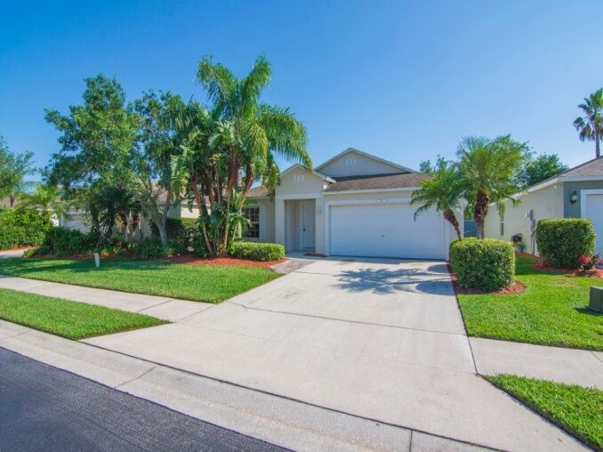 835 Greenleaf Circle