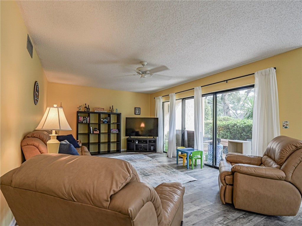 910 E Causeway Boulevard C13