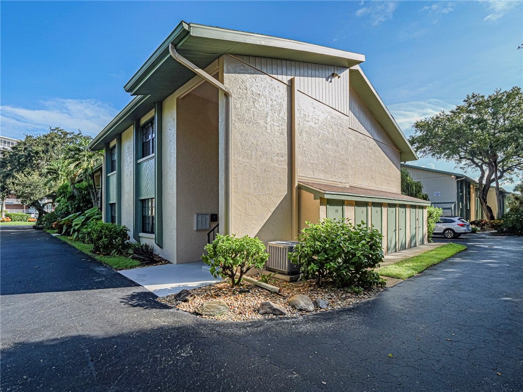910 E Causeway Boulevard C13