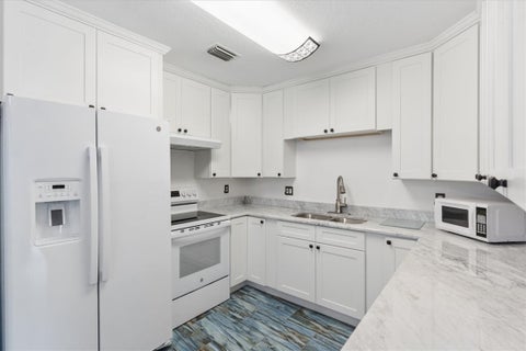 1820 Waterford Drive 2, Vero Beach, FL 32966