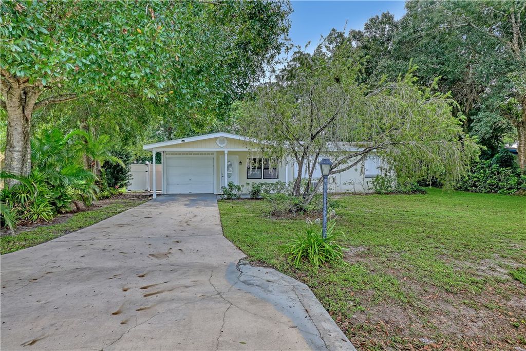 Photo of 1915 47th Avenue, Vero Beach, FL 32966 (MLS # 291667)