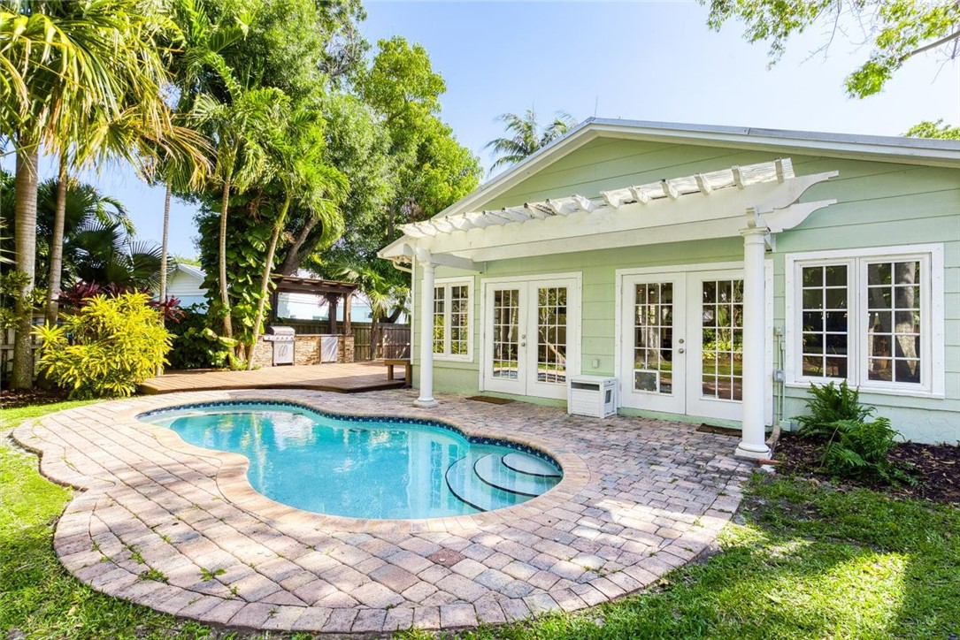 2239 vero beach Avenue