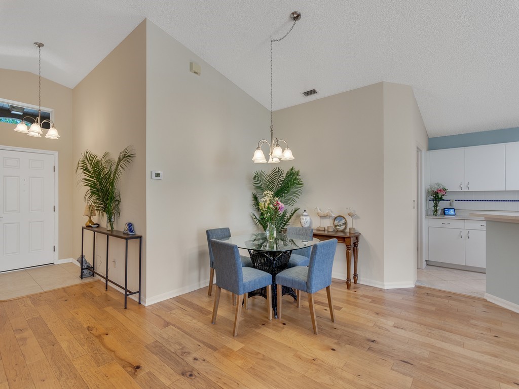 1096 W 13th Square