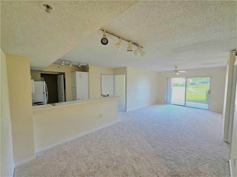 1590 S 42nd Circle 104, Vero Beach, FL 32967
