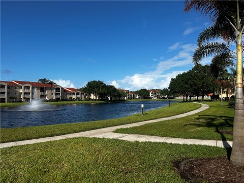 1590 S 42nd Circle 104, Vero Beach, FL 32967