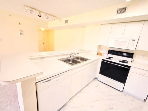 1590 S 42nd Circle 104, Vero Beach, FL 32967