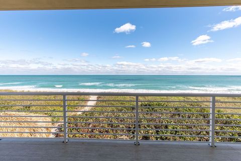 A home in North Hutchinson Island