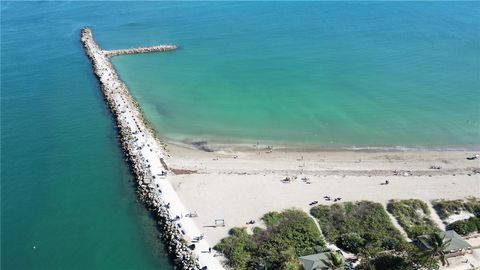 A home in North Hutchinson Island