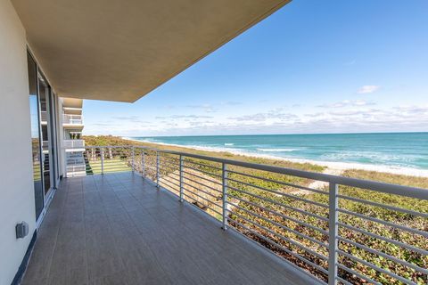 A home in North Hutchinson Island