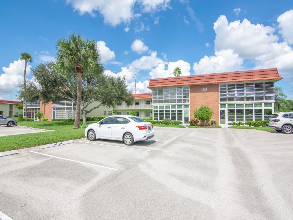 Vero Beach, Florida 32962, United States, 1 Bedroom Bedrooms, ,2 BathroomsBathrooms,Residential,Pending,28715