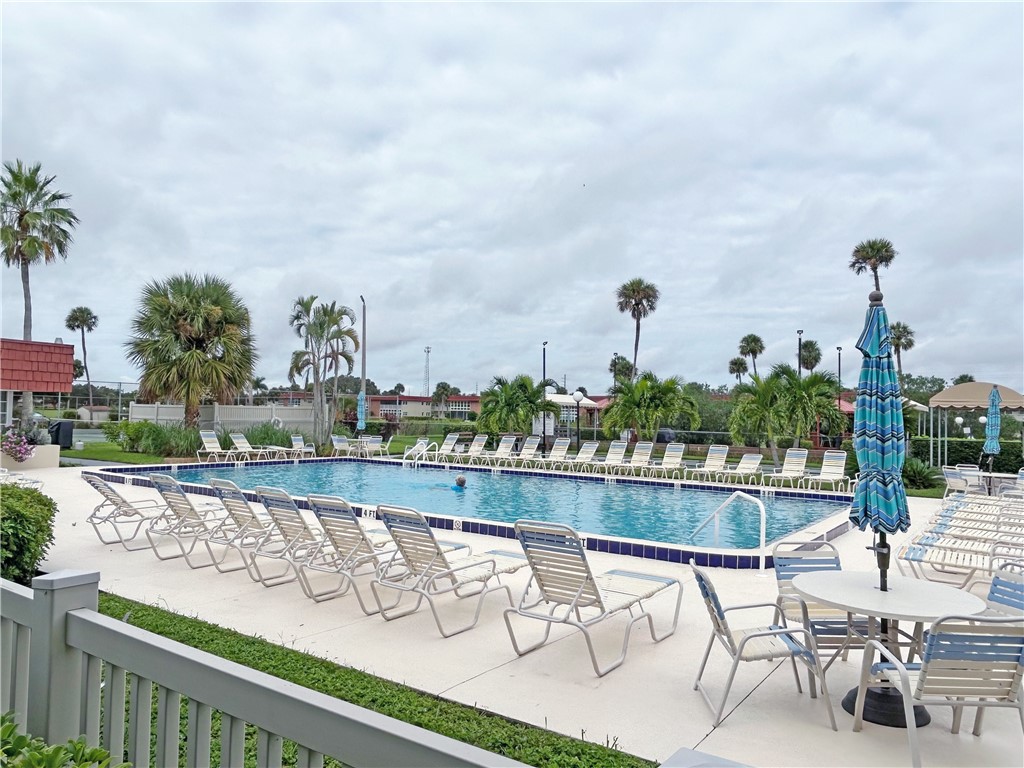 Vero Beach, Florida 32962, United States, 1 Bedroom Bedrooms, ,2 BathroomsBathrooms,Residential,Pending,28715
