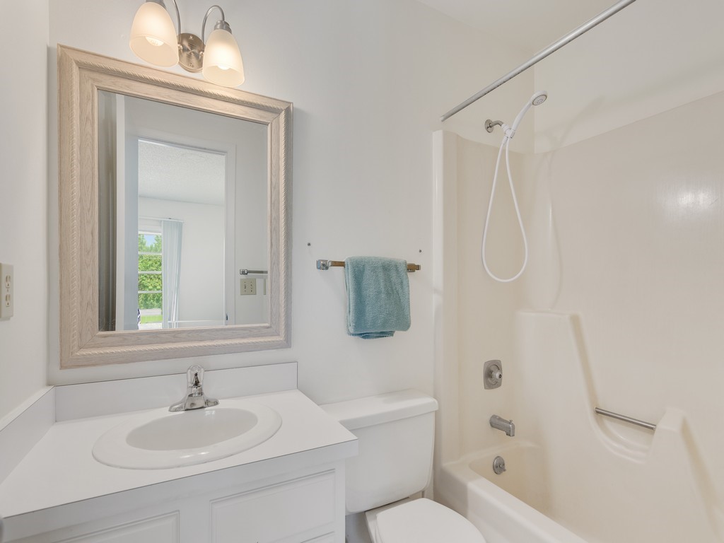 Vero Beach, Florida 32962, United States, 1 Bedroom Bedrooms, ,2 BathroomsBathrooms,Residential,Pending,28715