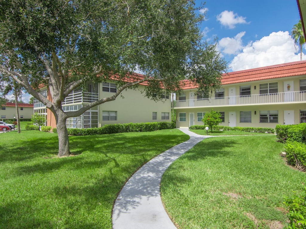 Vero Beach, Florida 32962, United States, 1 Bedroom Bedrooms, ,2 BathroomsBathrooms,Residential,Pending,28715