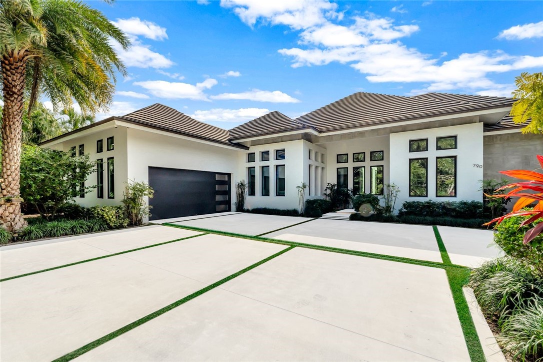 Photo 1 of 36 — 790 Lake Drive, Vero Beach, FL 32963