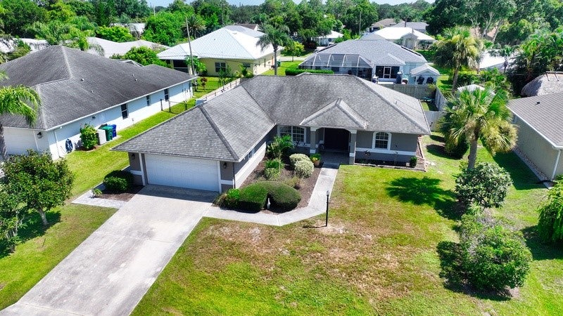 Photo 1 of 29 — 774 Belfast Terrace, Sebastian, FL 32958