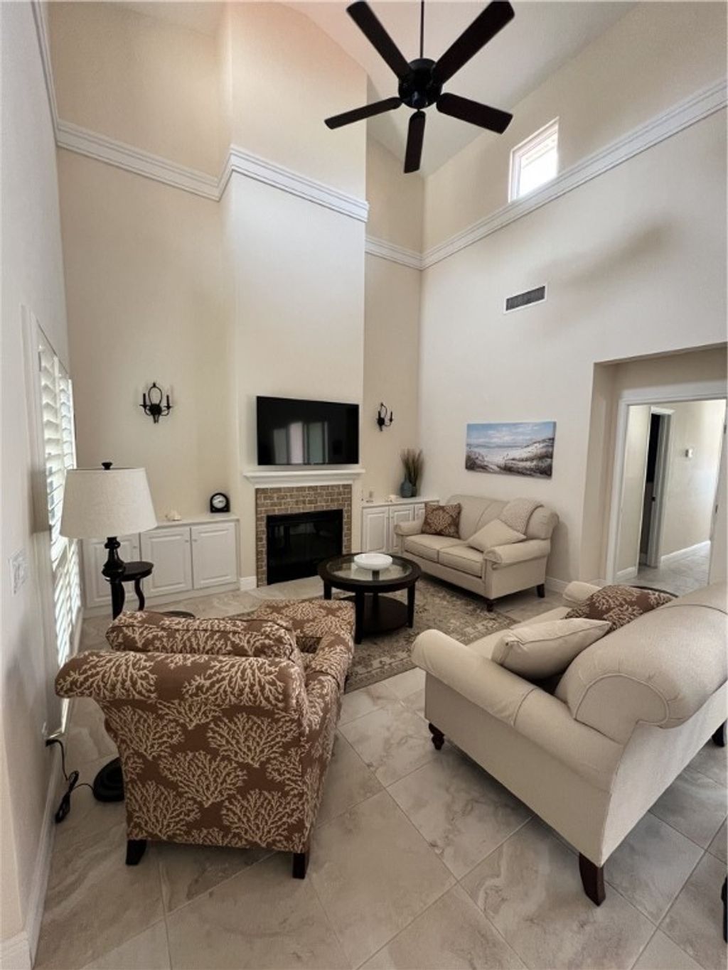 listing image 0