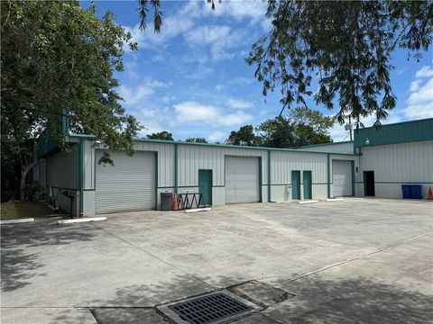 Photo of 1378 Old Dixie Highway SW #B, Vero Beach, FL 32962 (MLS # 296492)