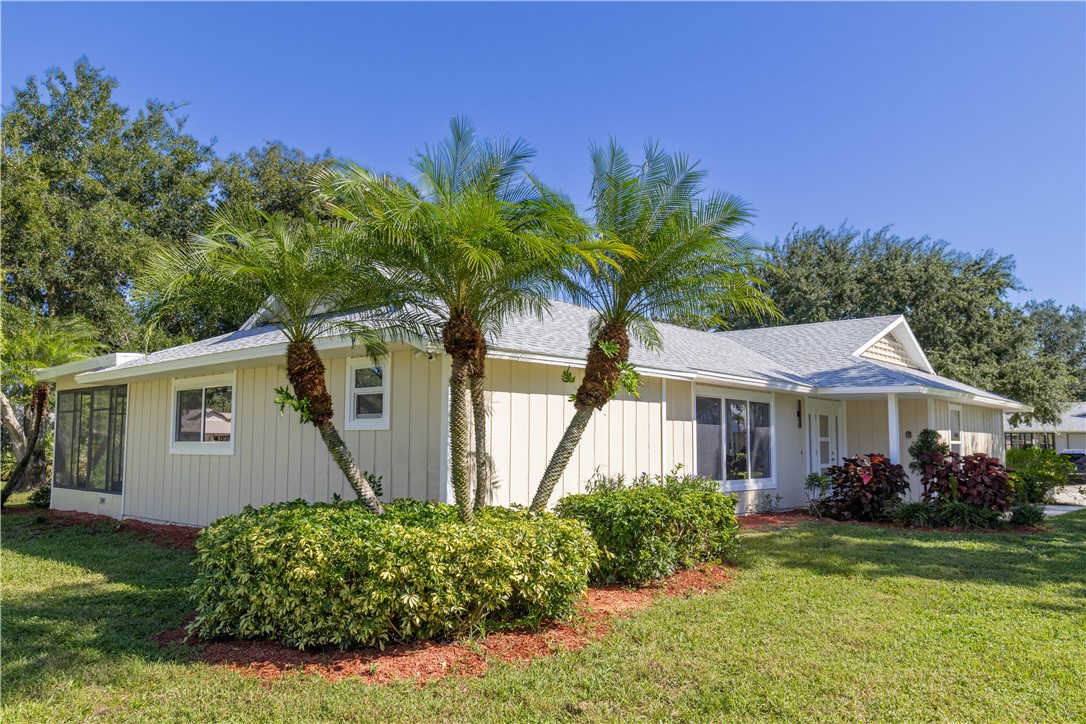 View of front of house featuring a front yard, a s