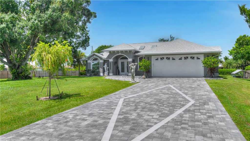Photo of 1095 47th Avenue SW, Vero Beach, FL 32968 (MLS # 291774)